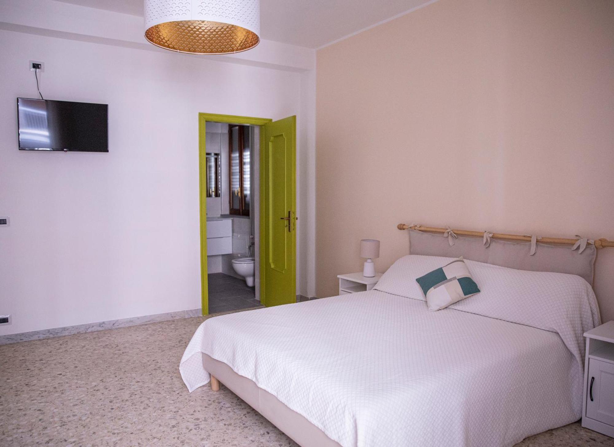 Green Rooms Bari Bagian luar foto